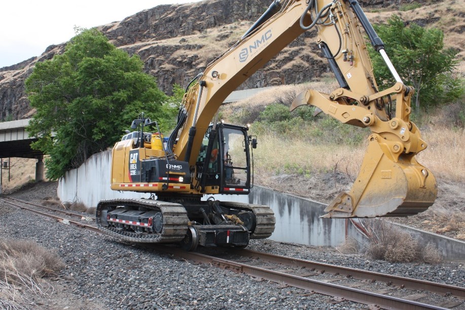 CAT 320 Hi-Rail Excavator